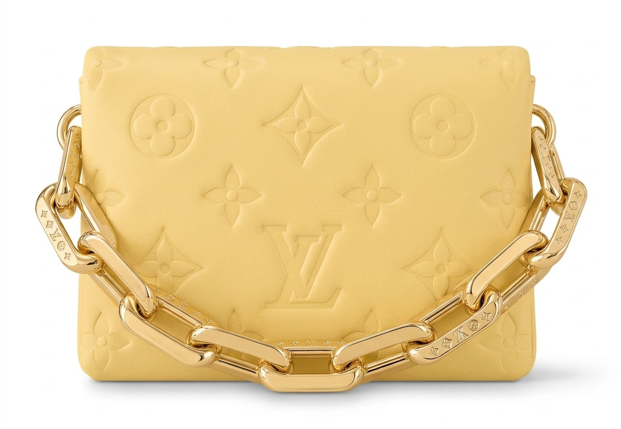 کیف دوشی لویی ویتون (Louis Vuitton) مدل کوسن (Coussin) چرم پفکی مونوگرام رنگ زرد ‌