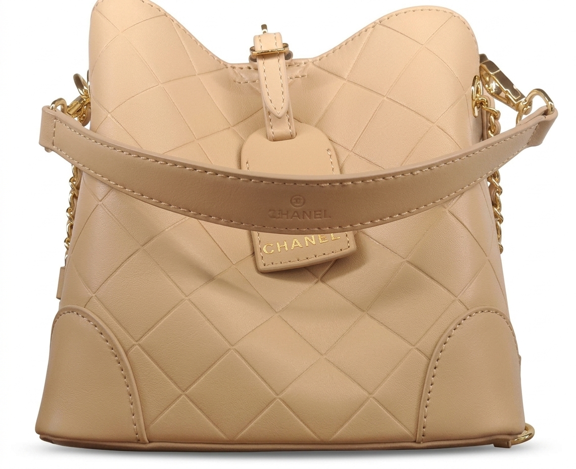 کیف سطلی چرمی شنل (Chanel) با دوخت لوزی - رنگ بژ ‌