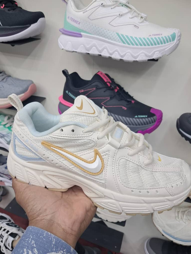 کفش اسپرت و پیادهروی زنانه طرح نایکی استایل (Nike Stile) رنگ سفید کرم