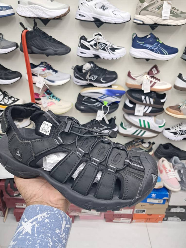 صندل طبیعتگردی هامتو (Humtto) - تمام مشکی (Triple Black)