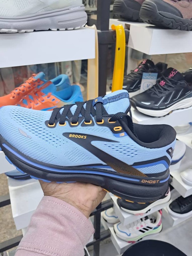 کفش ورزشی مخصوص دویدن مردانه بروکس مدل Brooks Ghost 15 رنگ آبی روشن