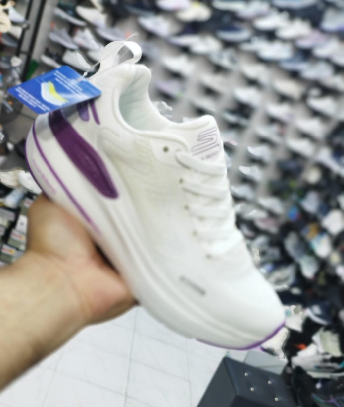 کفش پیاده روی زنانه اسکیچرز مدل Max Cushioning رنگ سفید بنفش