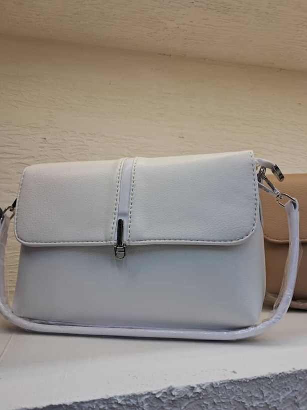 کیف دوشی زنانه کوچ مدل Signature Canvas طرح سگک طلایی قهوه ای