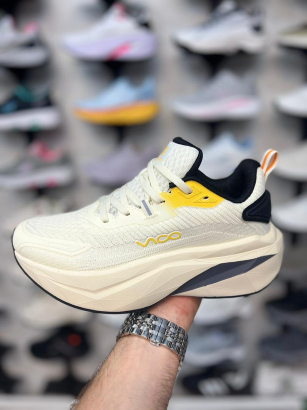 کفش دویدن و پیادهروی ویکو (VICO) مدل Maximalist Cream Yellow کرم با جزئیات زرد و مشکی